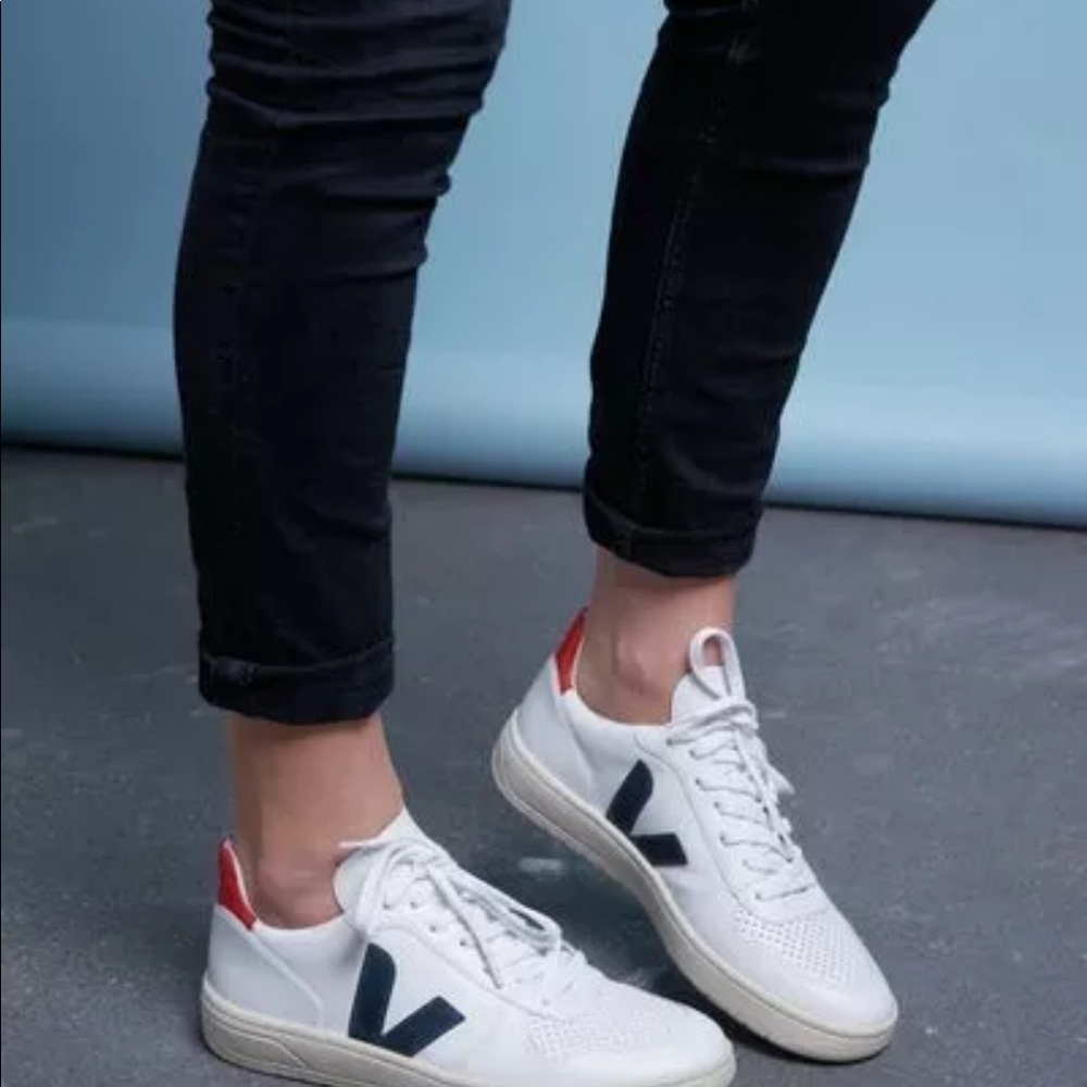 Woman’s Veja V-10 Extra White/Nautico/Pekin Shoes Sz 10